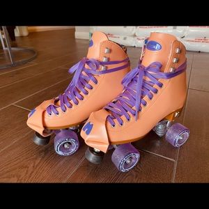 Moxi Beach Bunny Roller Skates! (LIKE NEW)